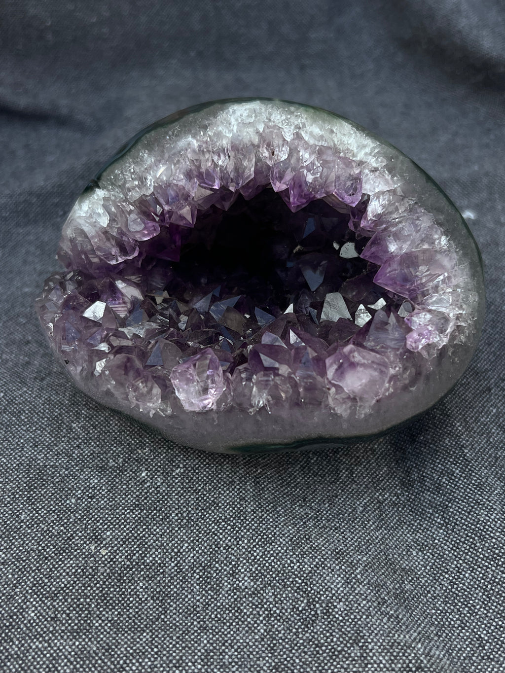 The Alabaster Violet Dome (665g Organic Unikat)