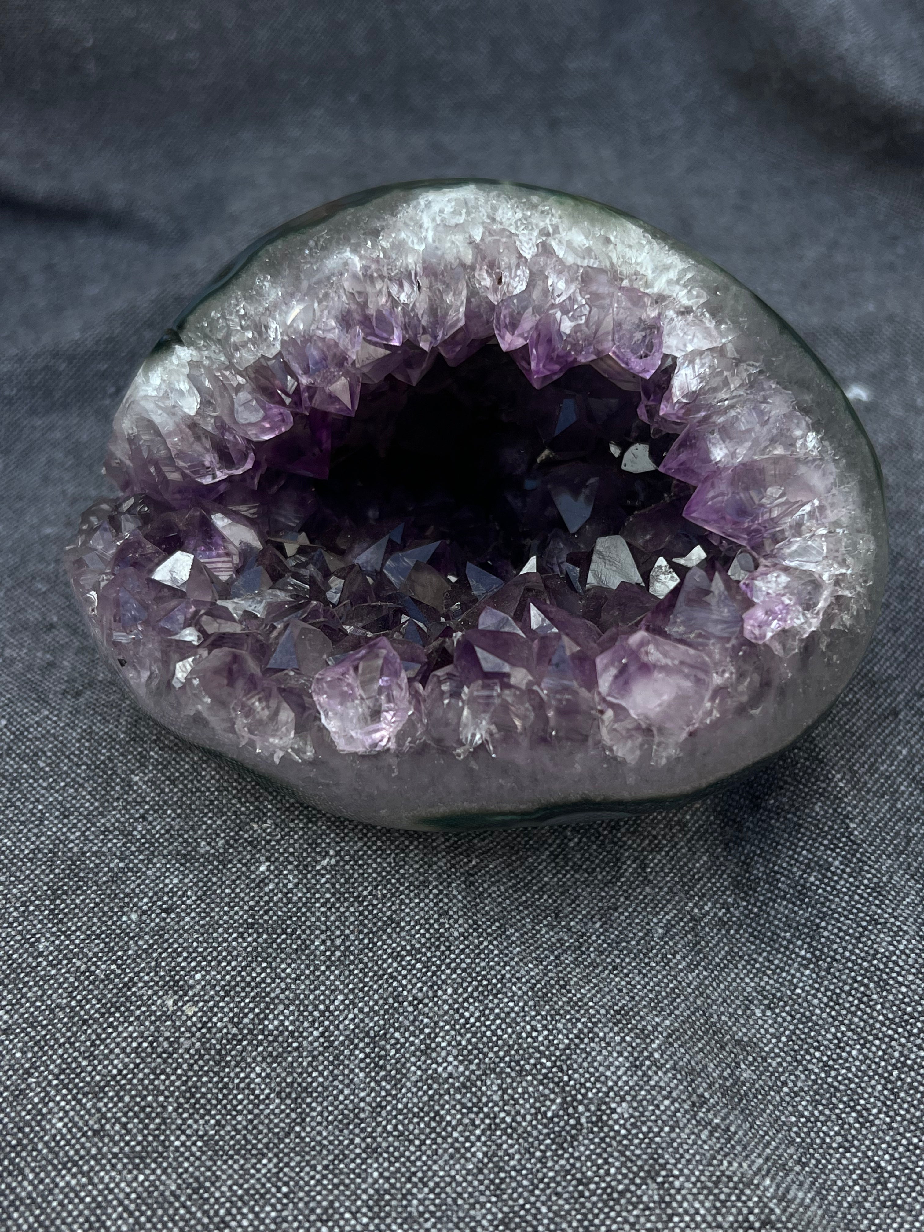 The Alabaster Violet Dome (665g Organic Unikat)