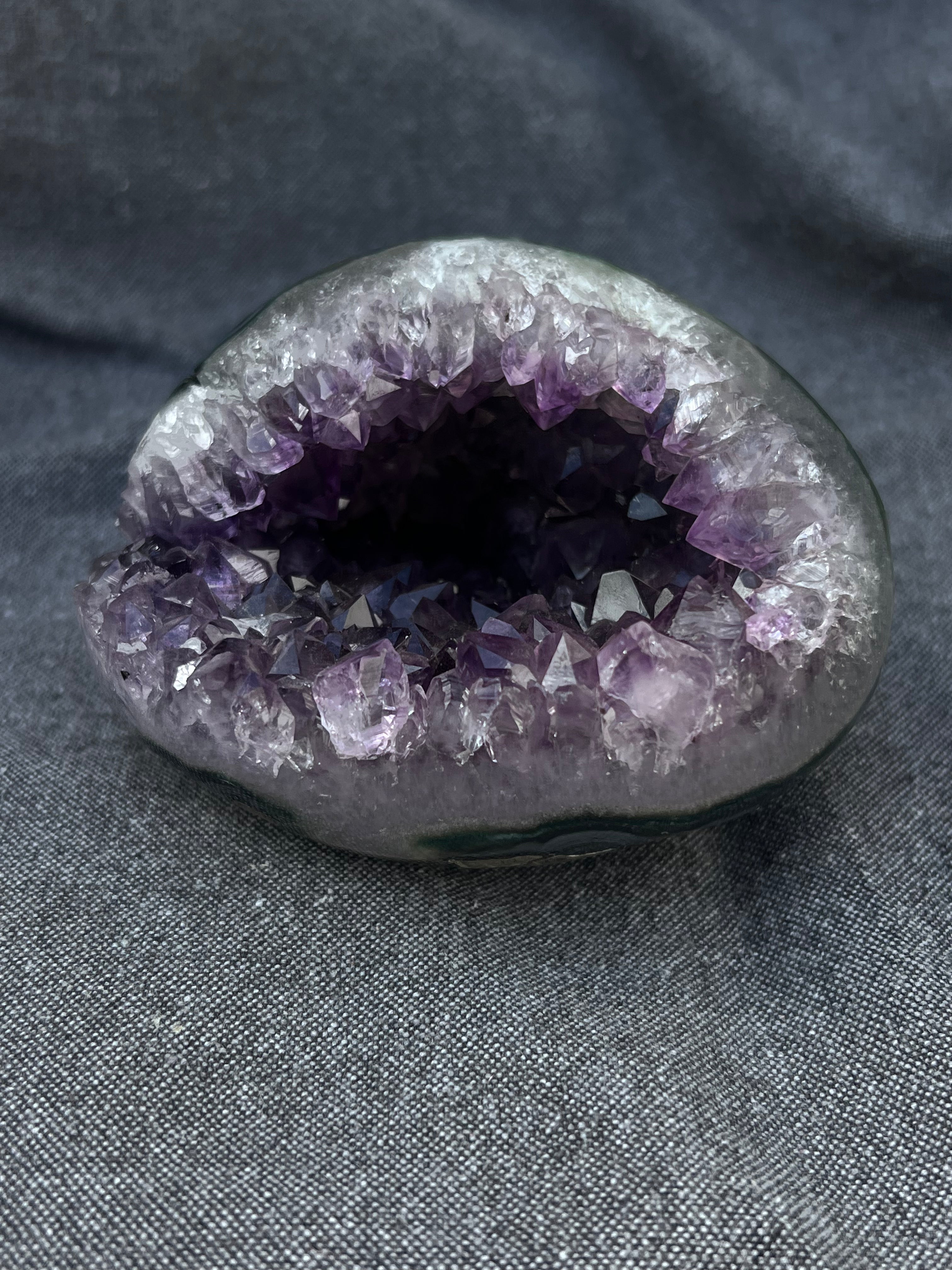 The Alabaster Violet Dome (665g Organic Unikat)