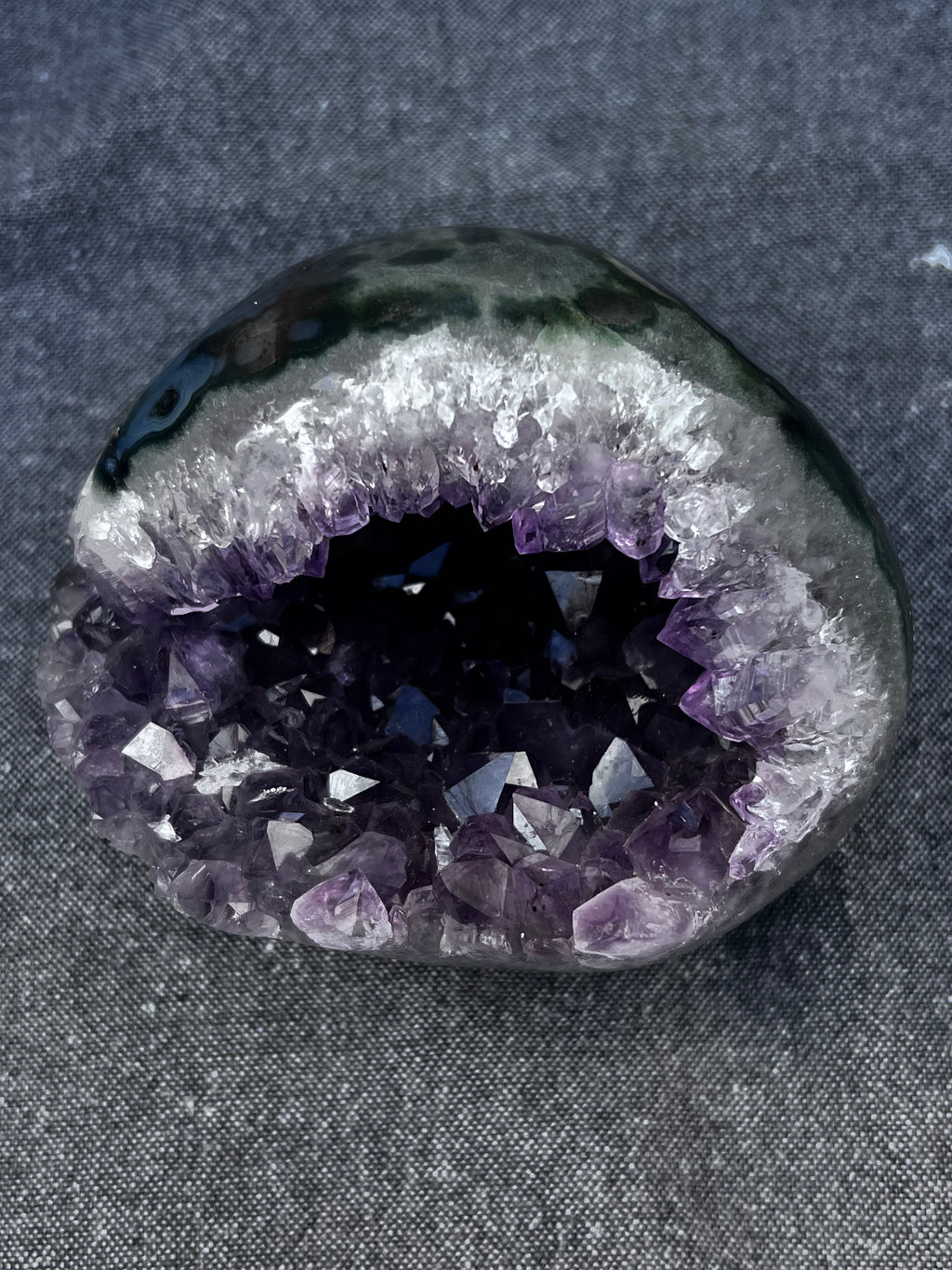 The Alabaster Violet Dome (665g Organic Unikat)