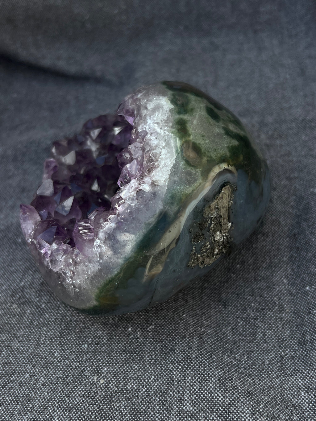 The Alabaster Violet Dome (665g Organic Unikat)