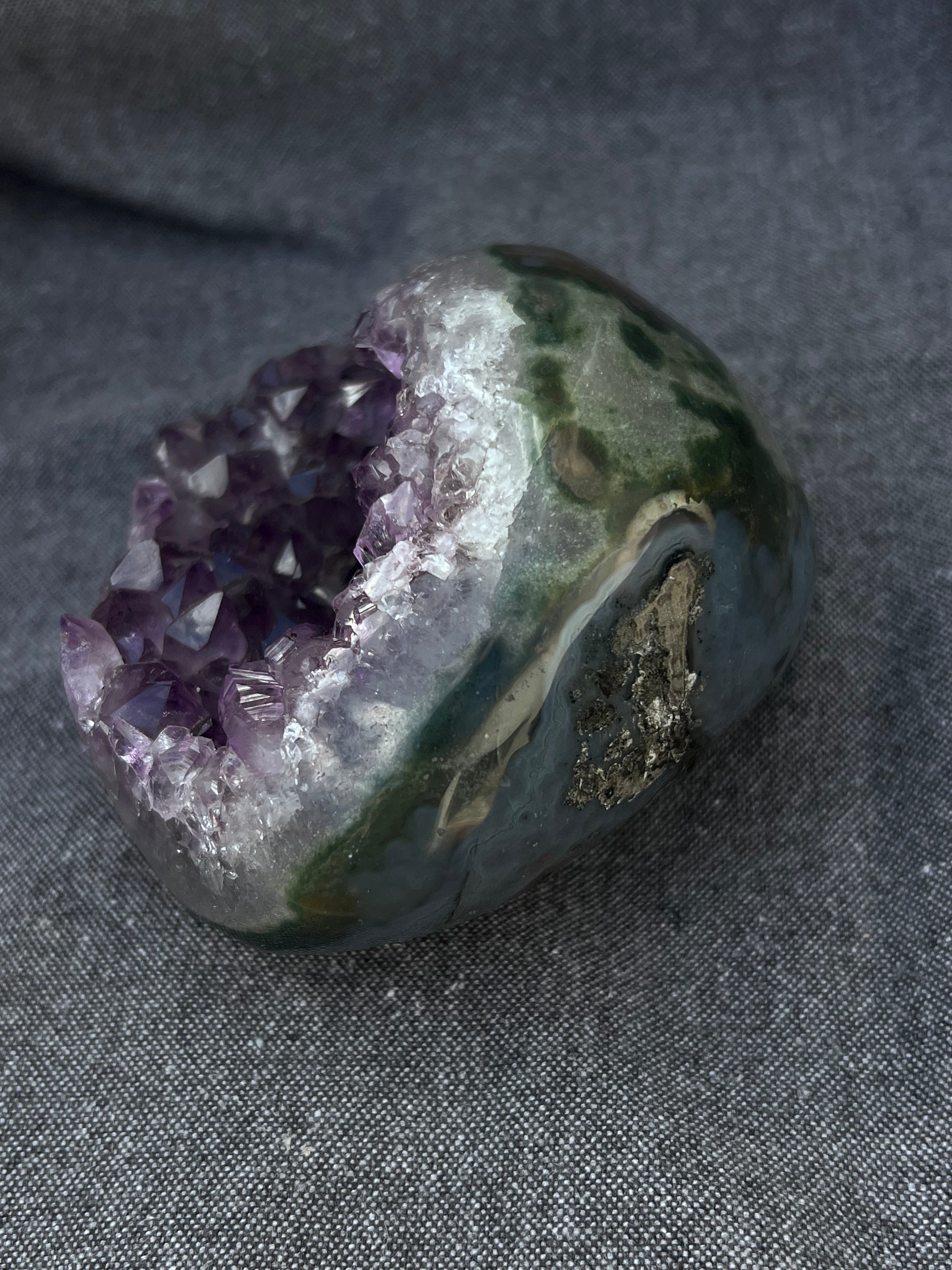 The Alabaster Violet Dome (665g Organic Unikat)