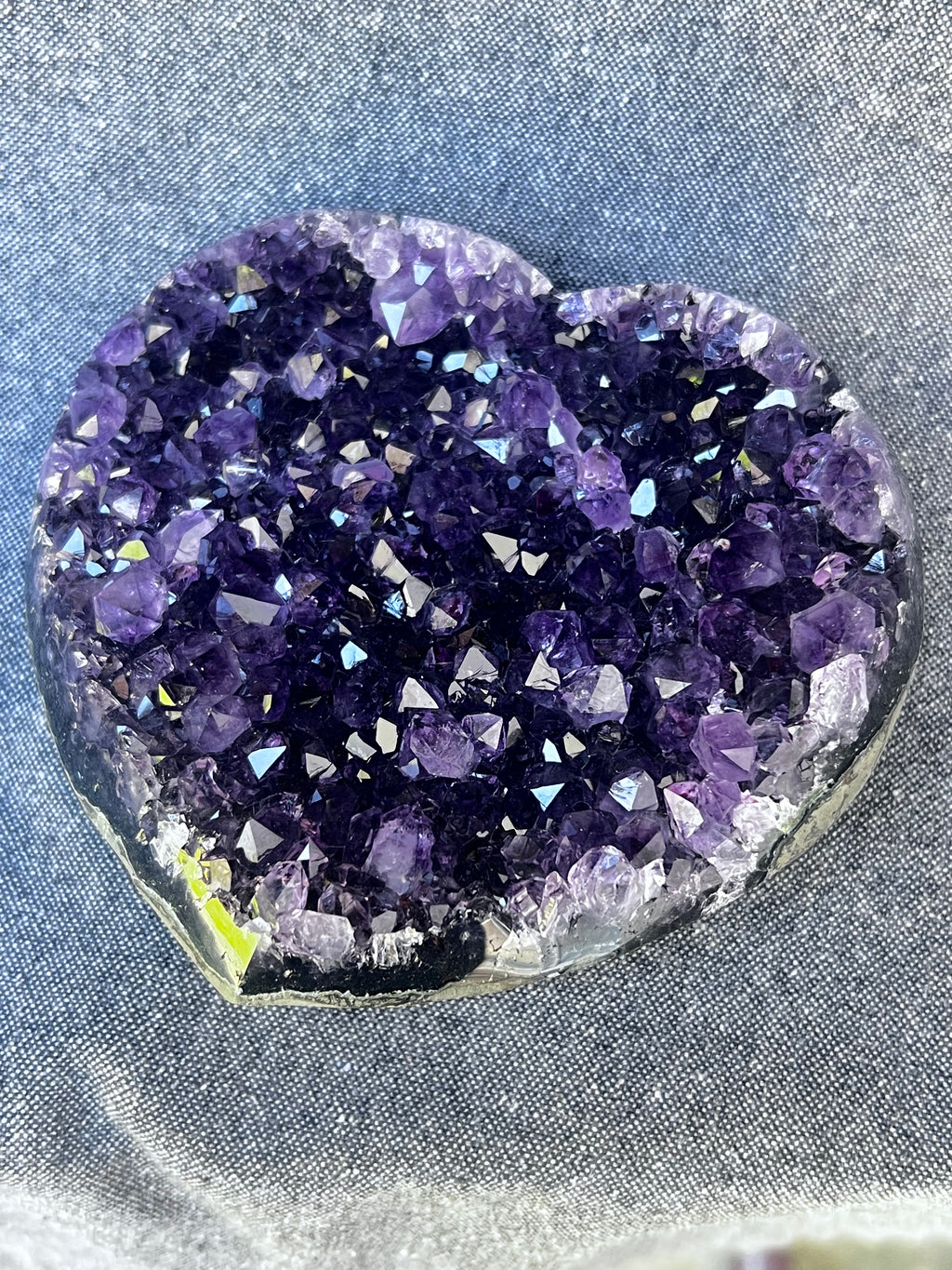 ARTIGAS DEEP VIOLET HEART — 623 g Q1 AAA Amethyst