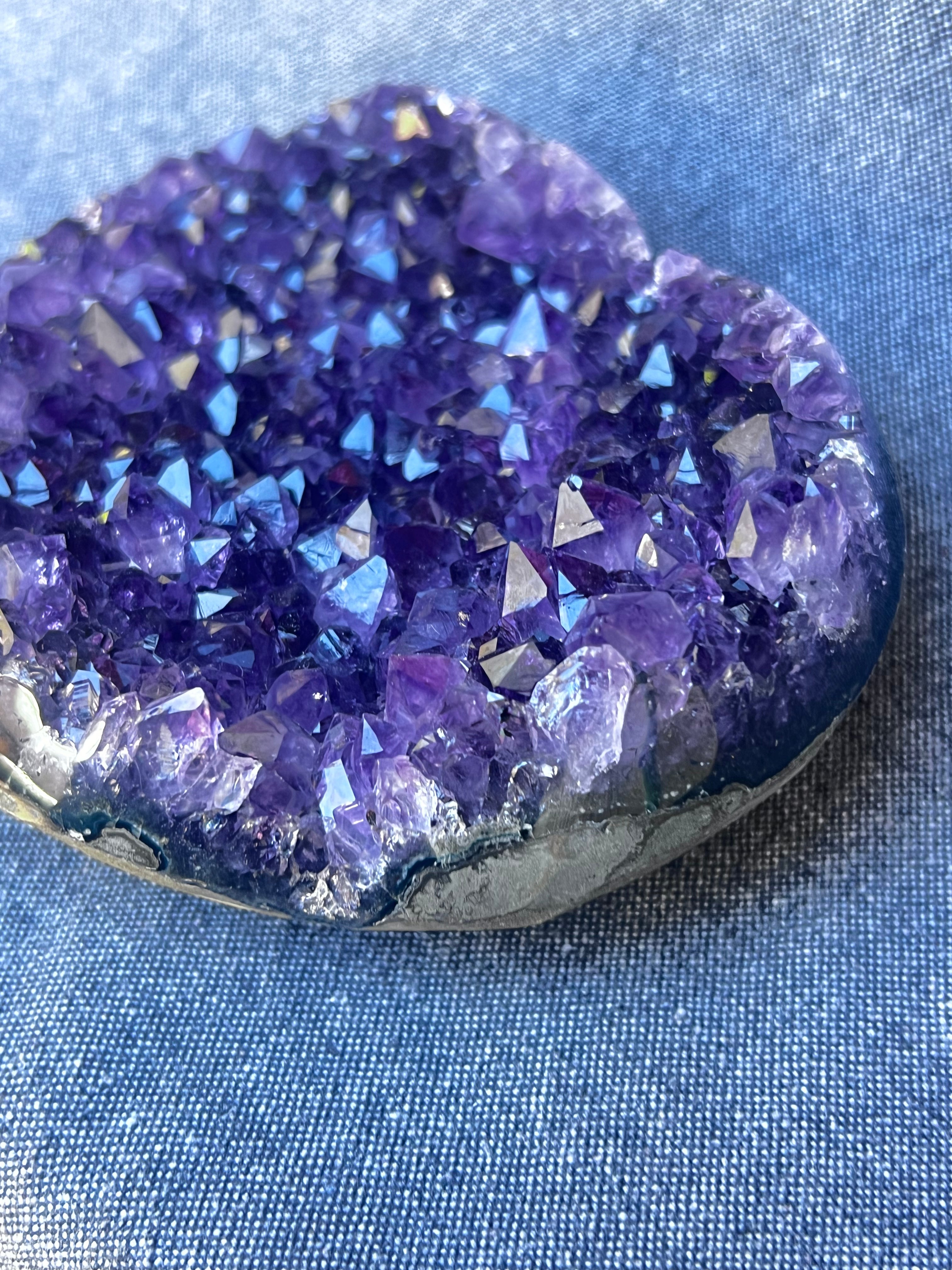 ARTIGAS DEEP VIOLET HEART — 623 g Q1 AAA Amethyst