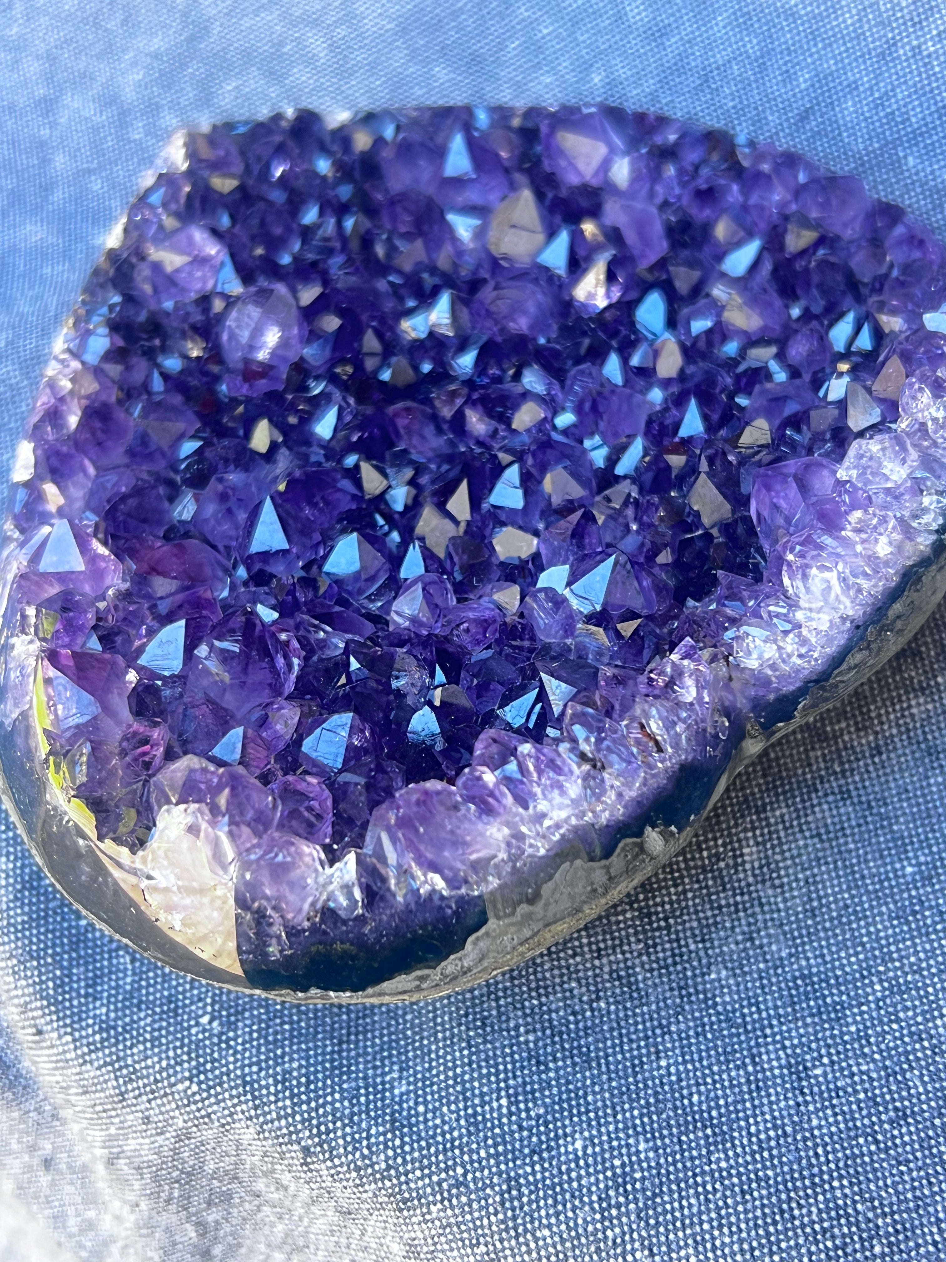 ARTIGAS DEEP VIOLET HEART — 623 g Q1 AAA Amethyst