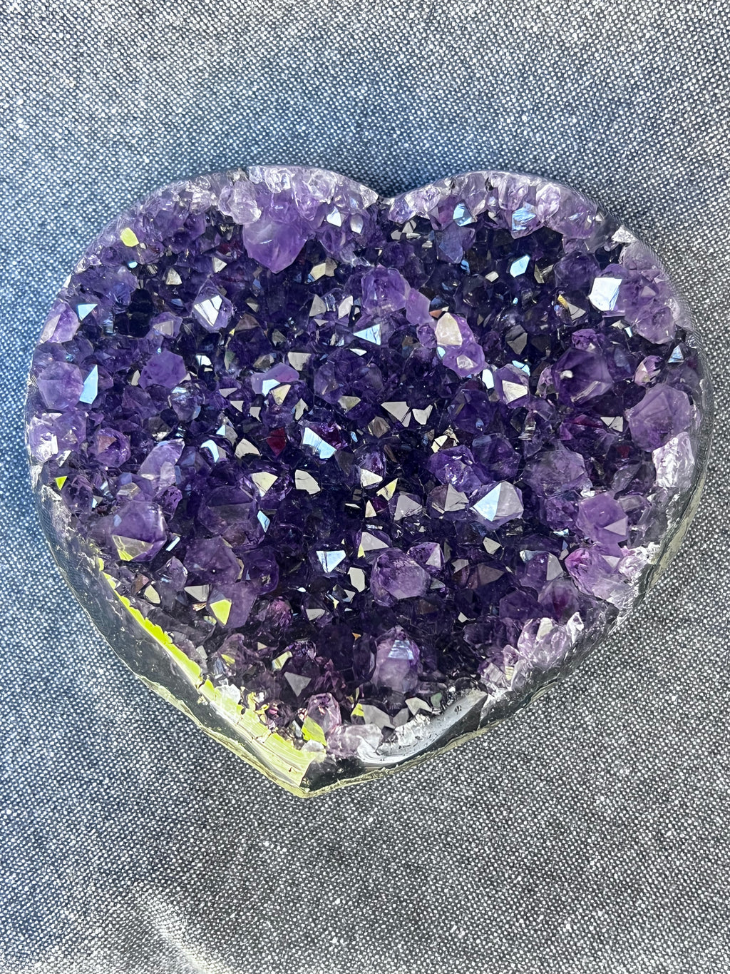 ARTIGAS DEEP VIOLET HEART — 623 g Q1 AAA Amethyst