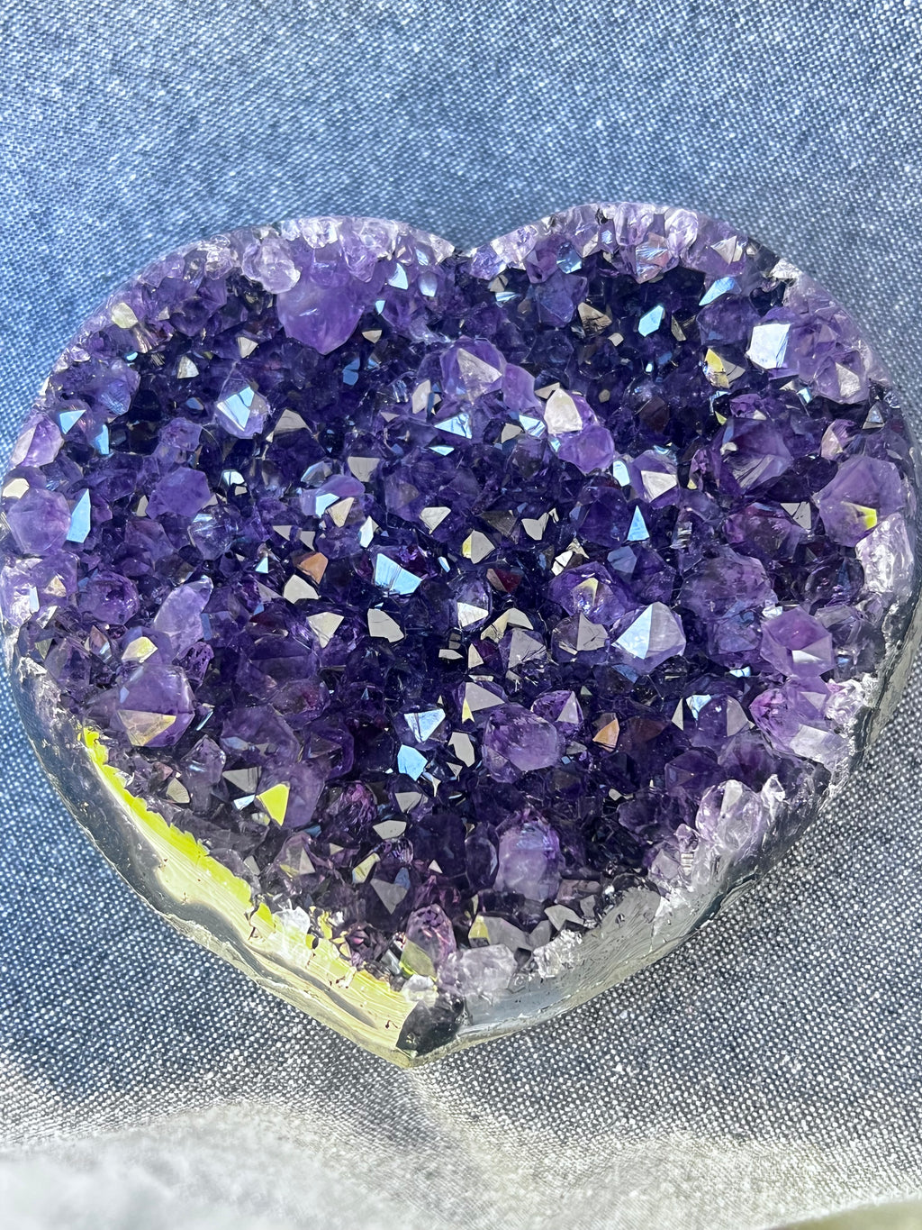 ARTIGAS DEEP VIOLET HEART — 623 g Q1 AAA Amethyst