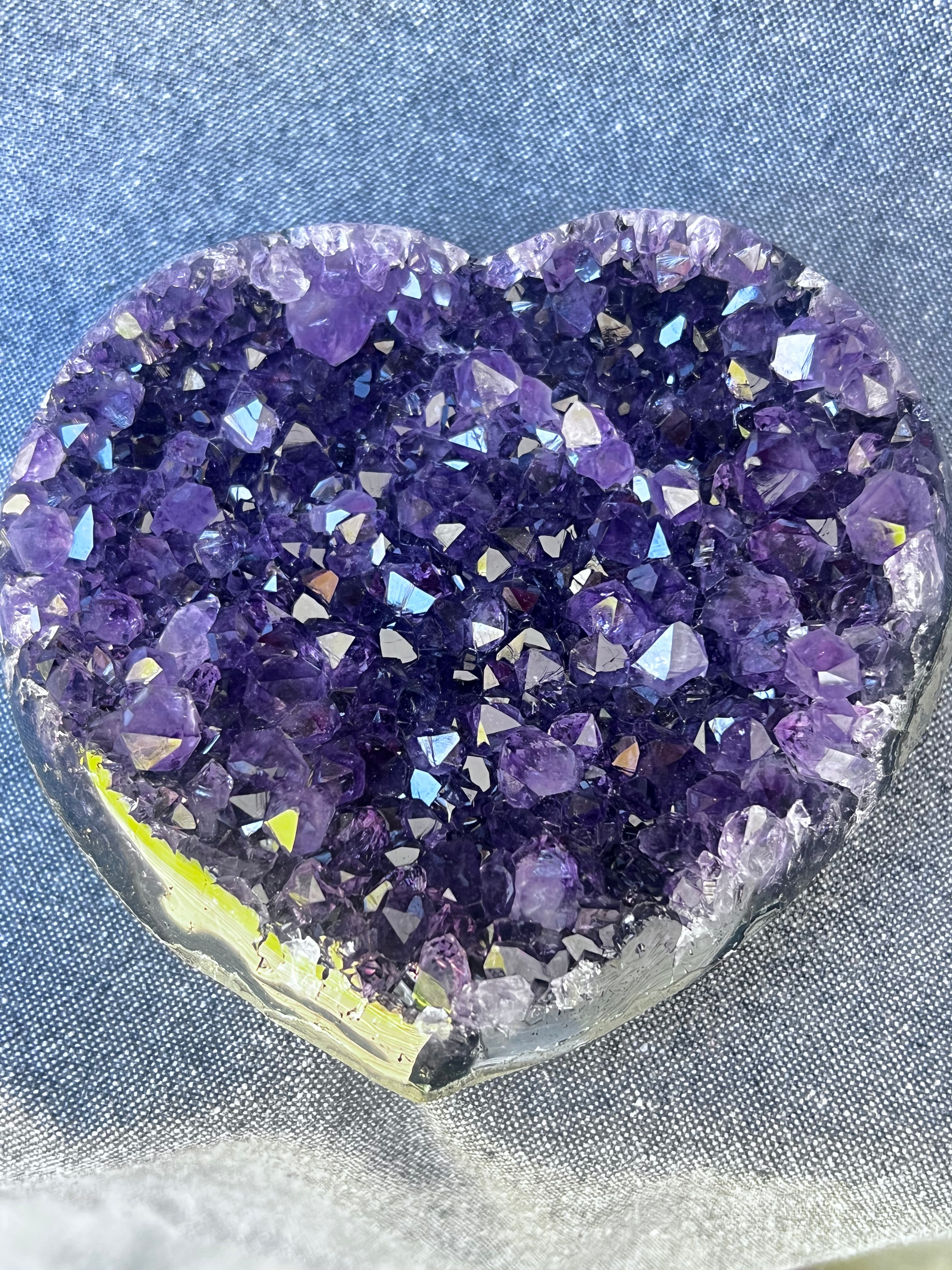ARTIGAS DEEP VIOLET HEART — 623 g Q1 AAA Amethyst