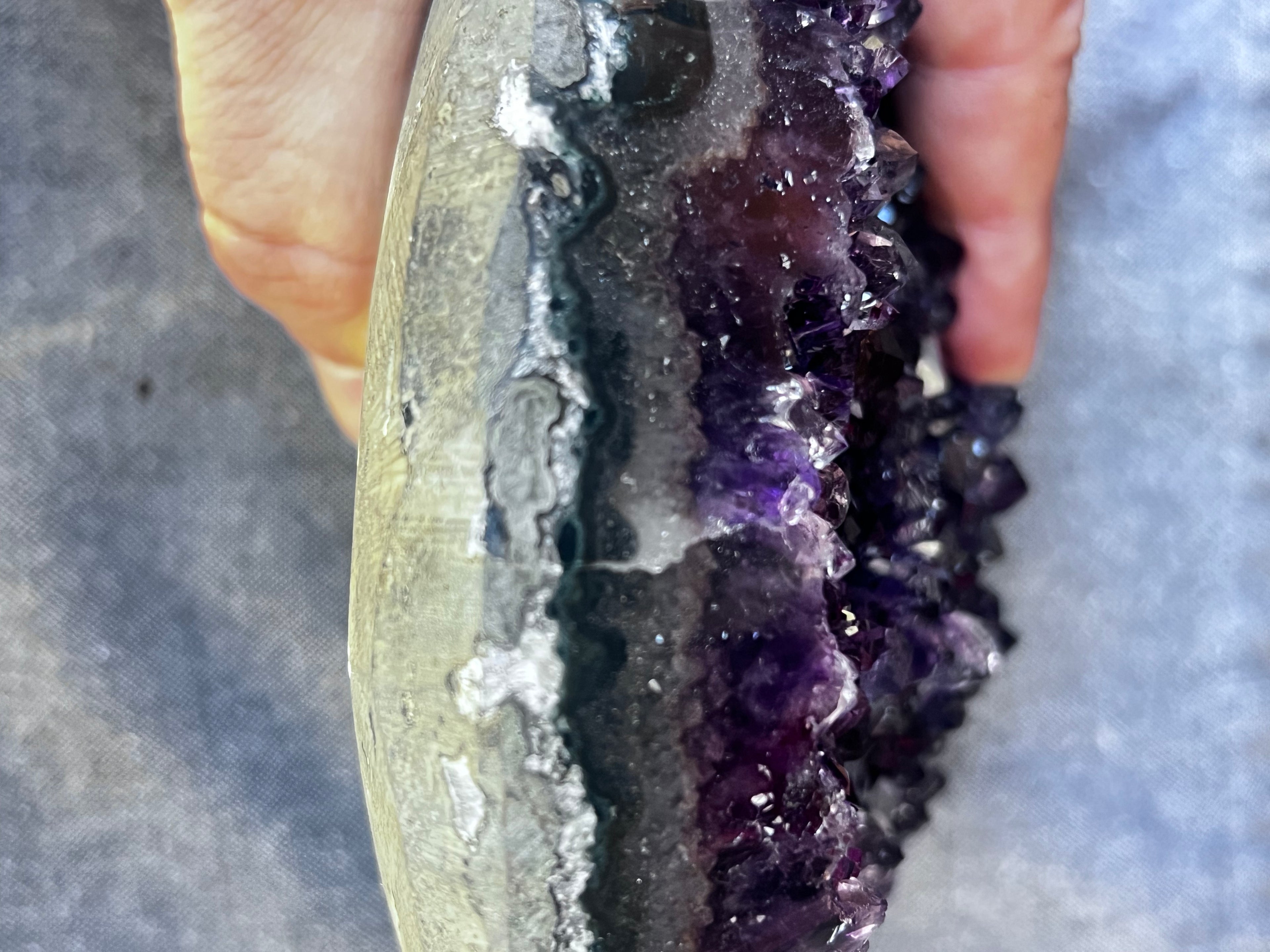 ARTIGAS DEEP VIOLET HEART — 1.845 kg Q1 Amethyst