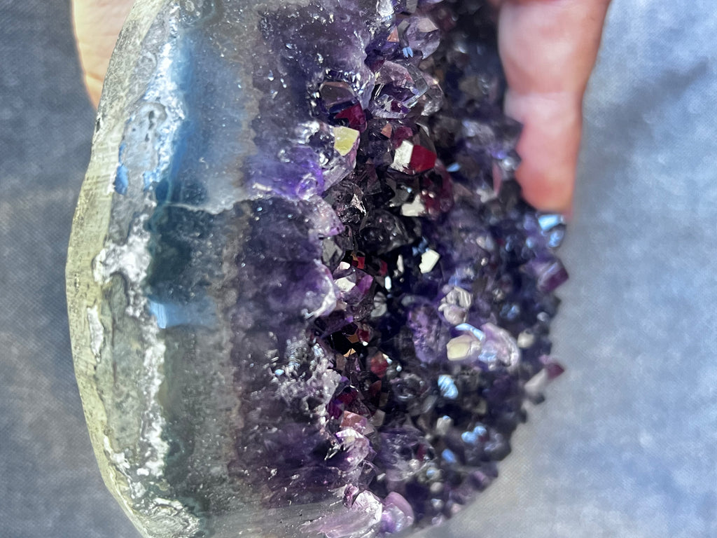 ARTIGAS DEEP VIOLET HEART — 1.845 kg Q1 Amethyst