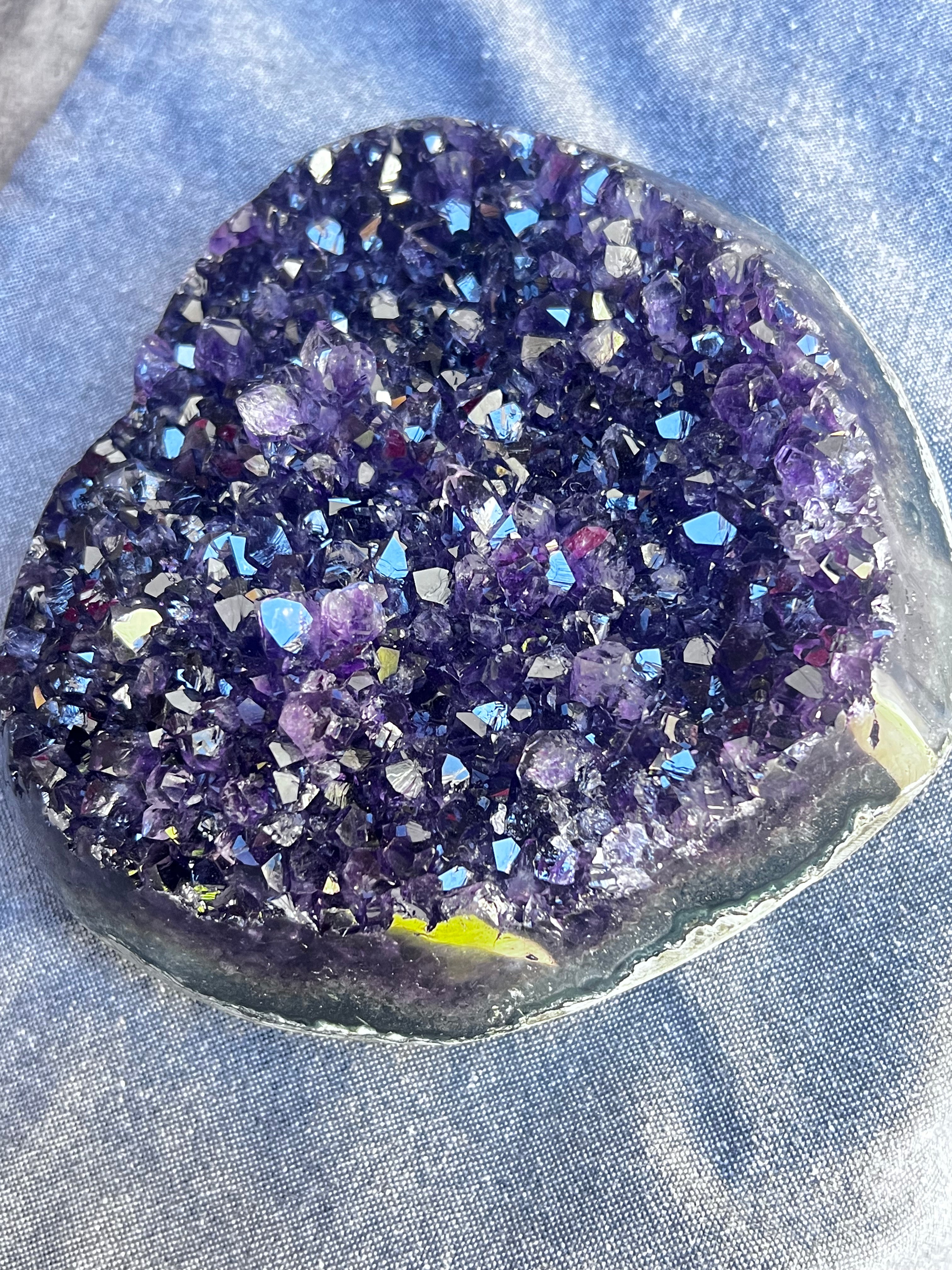 ARTIGAS DEEP VIOLET HEART — 1.845 kg Q1 Amethyst