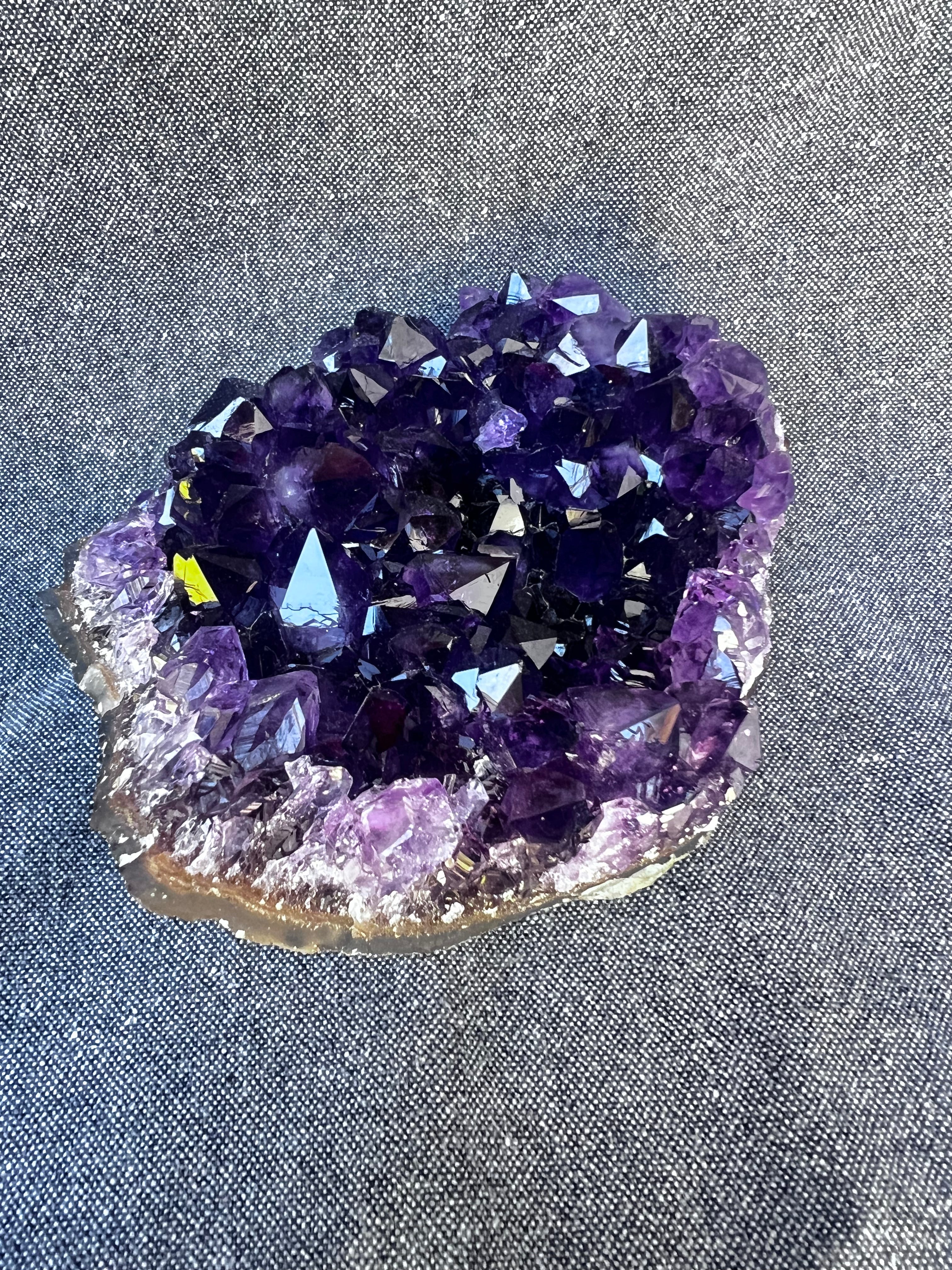ARTIGAS DEEP VIOLET — 653 g Q1 Amethyst Cluster