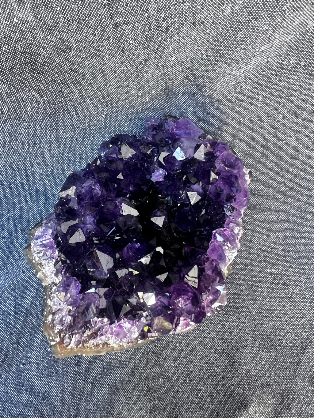ARTIGAS DEEP VIOLET — 653 g Q1 Amethyst Cluster