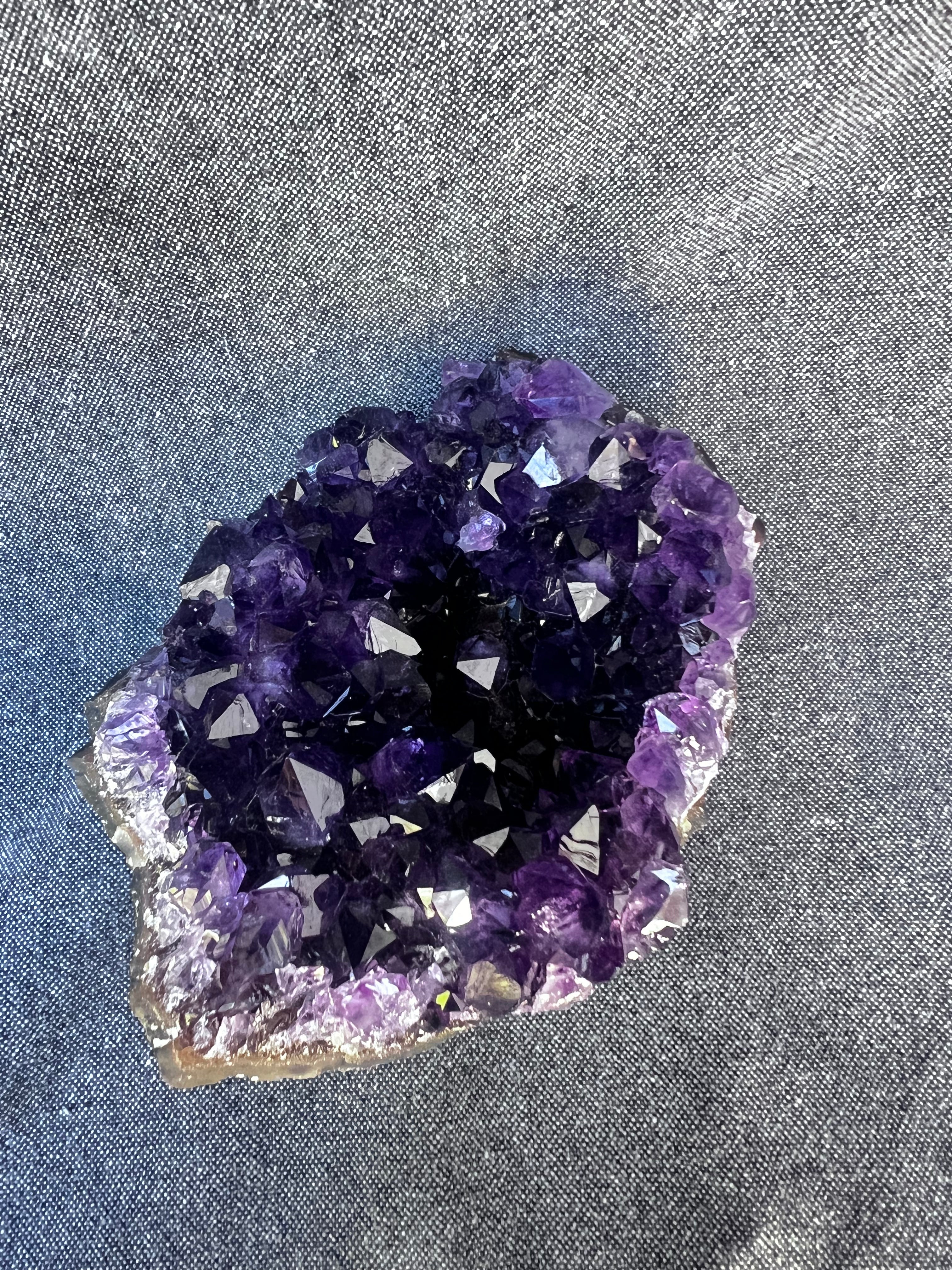 ARTIGAS DEEP VIOLET — 653 g Q1 Amethyst Cluster