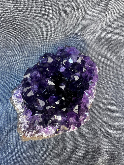 ARTIGAS DEEP VIOLET — 653 g Q1 Amethyst Cluster