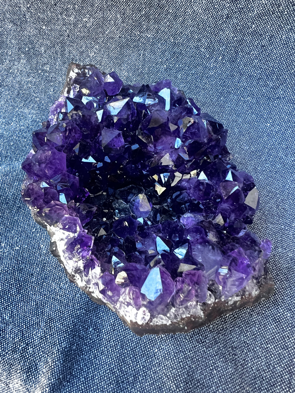 ARTIGAS DEEP VIOLET — 653 g Q1 Amethyst Cluster