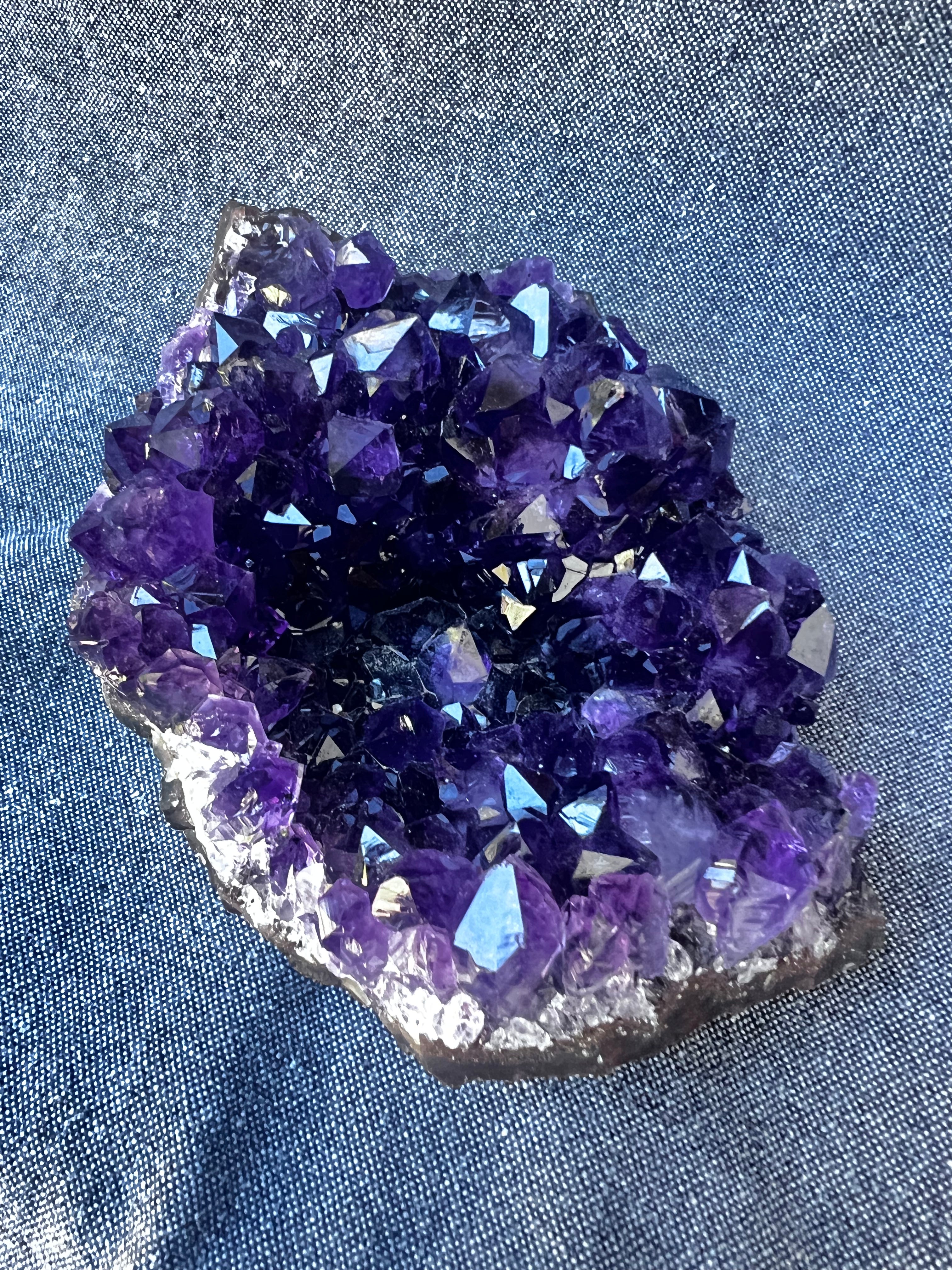 ARTIGAS DEEP VIOLET — 653 g Q1 Amethyst Cluster