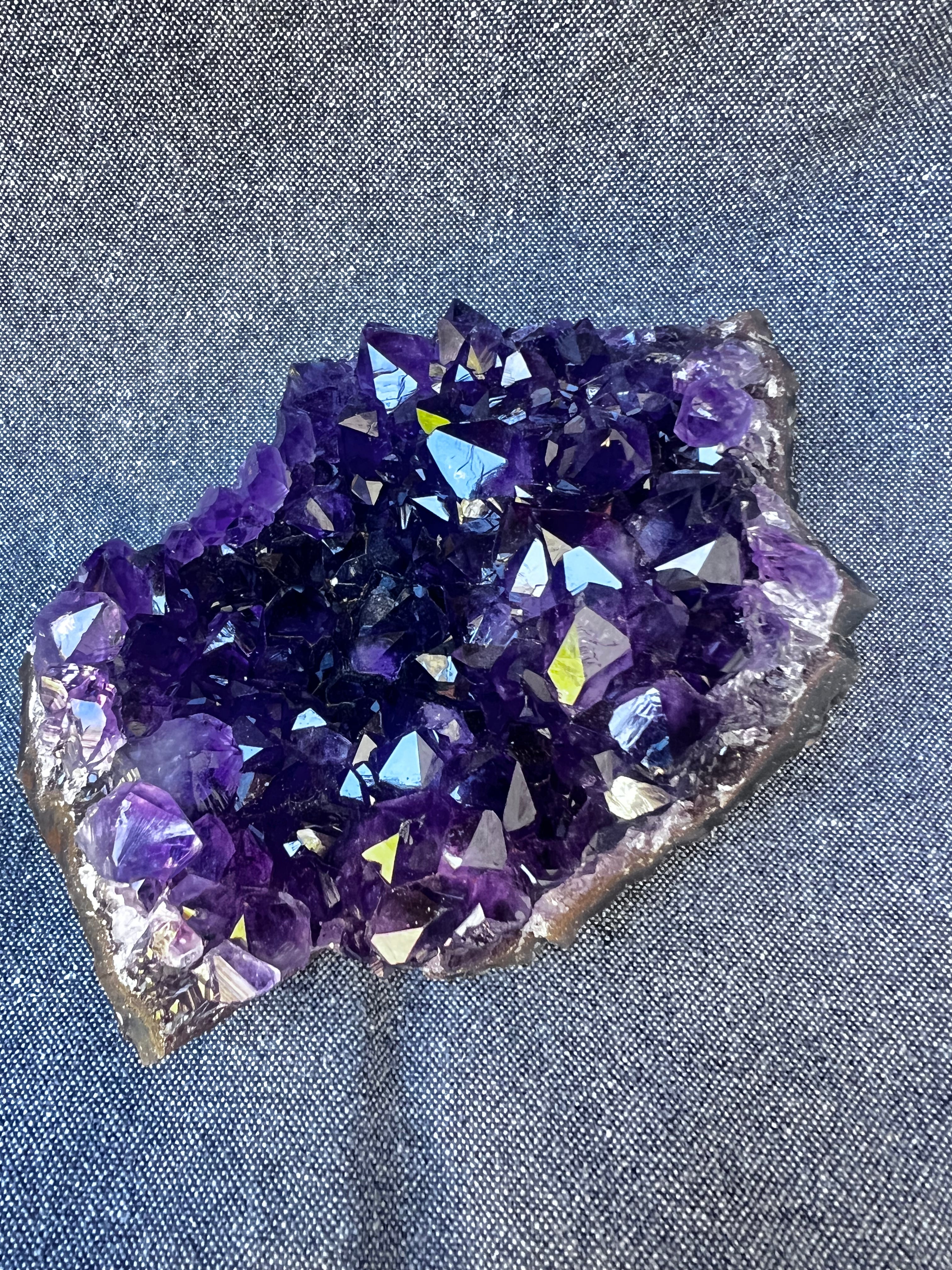ARTIGAS DEEP VIOLET — 653 g Q1 Amethyst Cluster