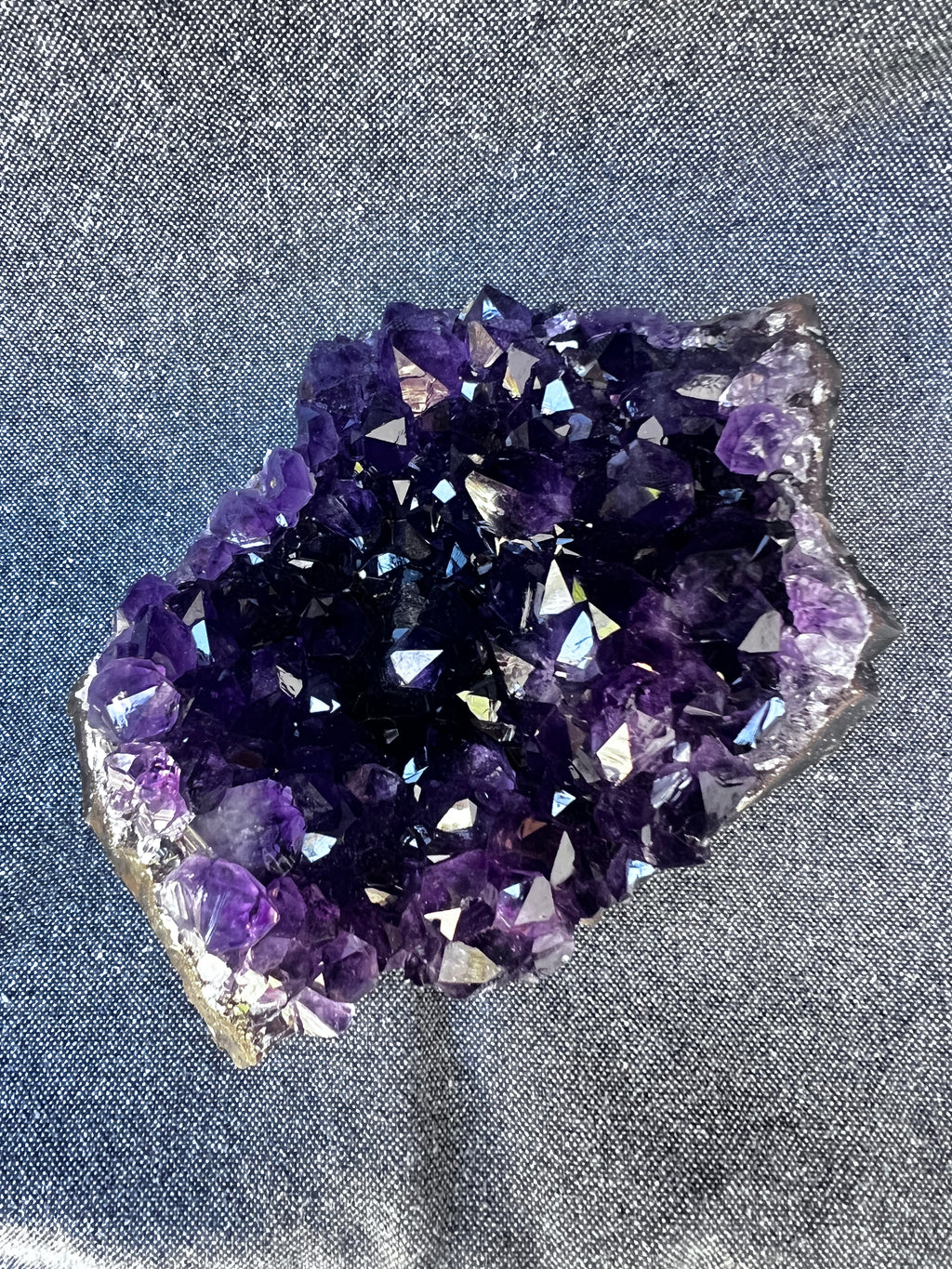 ARTIGAS DEEP VIOLET — 653 g Q1 Amethyst Cluster