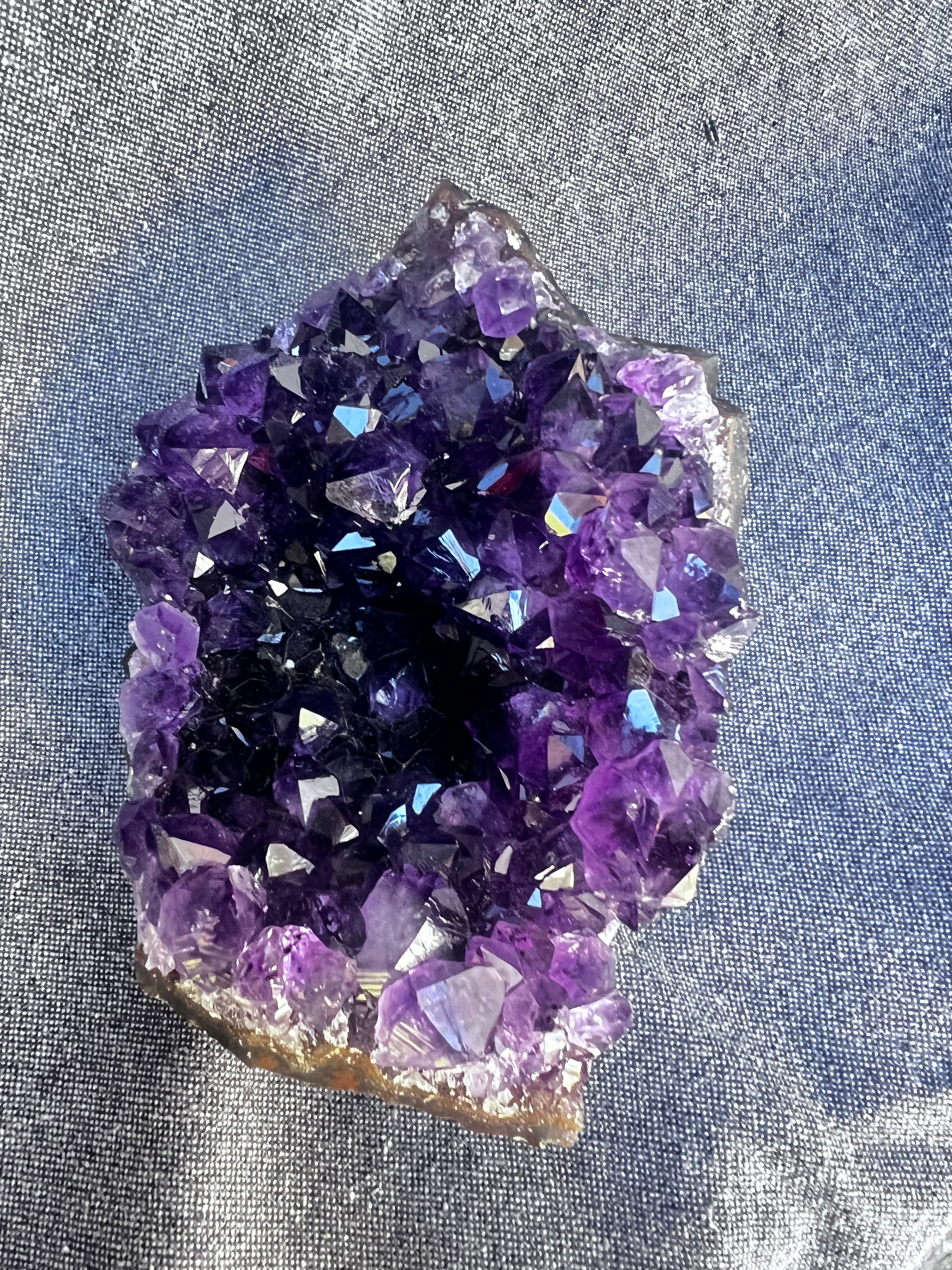 ARTIGAS DEEP VIOLET — 653 g Q1 Amethyst Cluster
