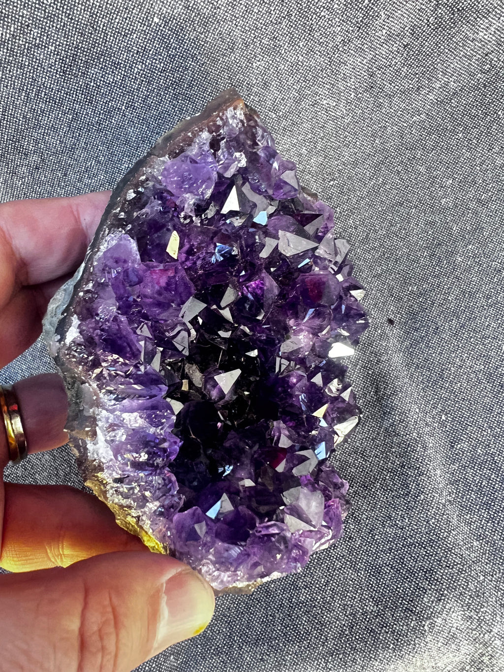 ARTIGAS DEEP VIOLET — 653 g Q1 Amethyst Cluster