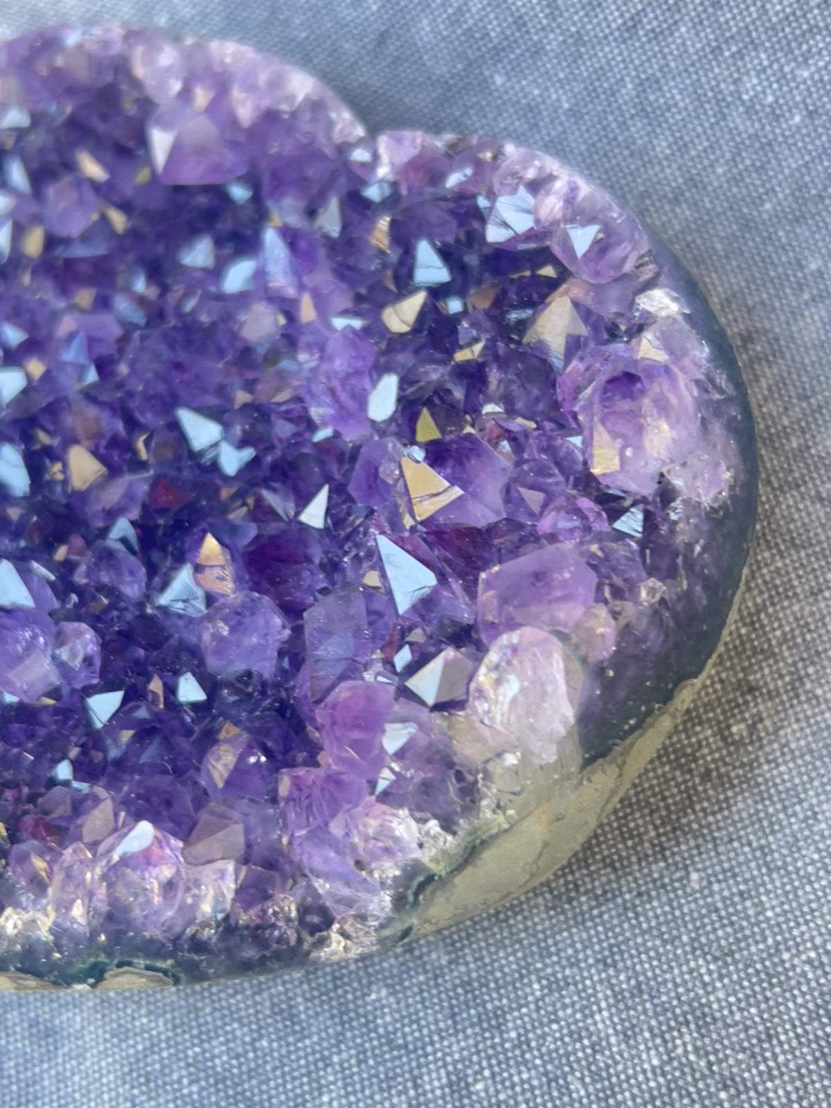 ARTIGAS DEEP VIOLET HEART — 623 g Q1 AAA Amethyst